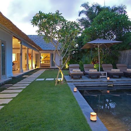 Serene Villas Seminyak Exterior foto